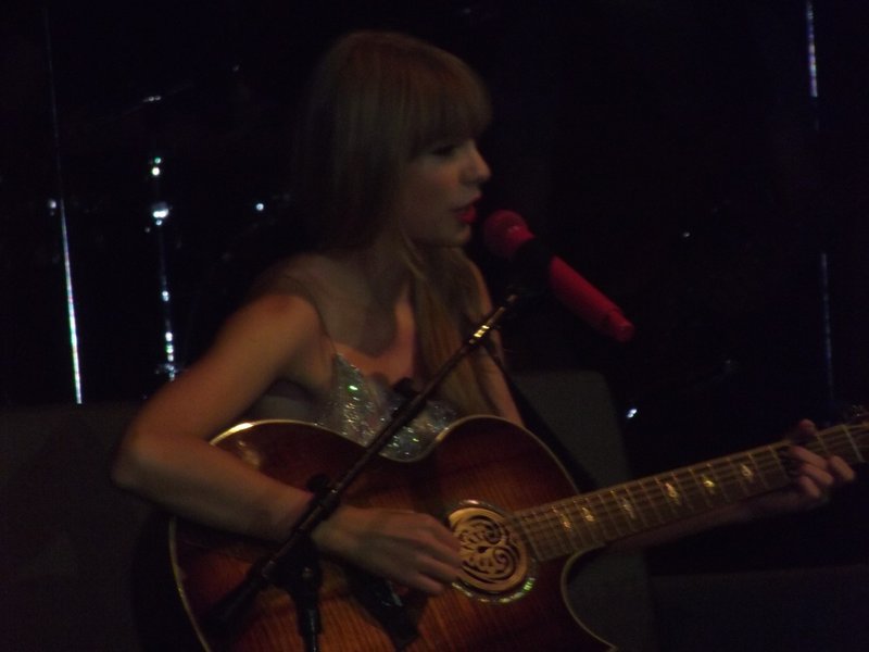 Taylor Swift — September 13 - Pocket Show — photo 211