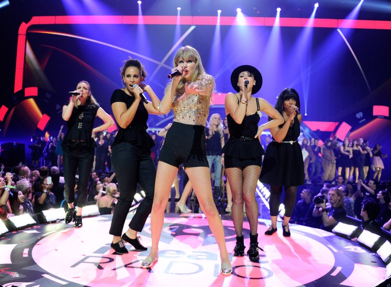 Taylor Swift — September 22 - iHeartRadio Music Festival — photo 7