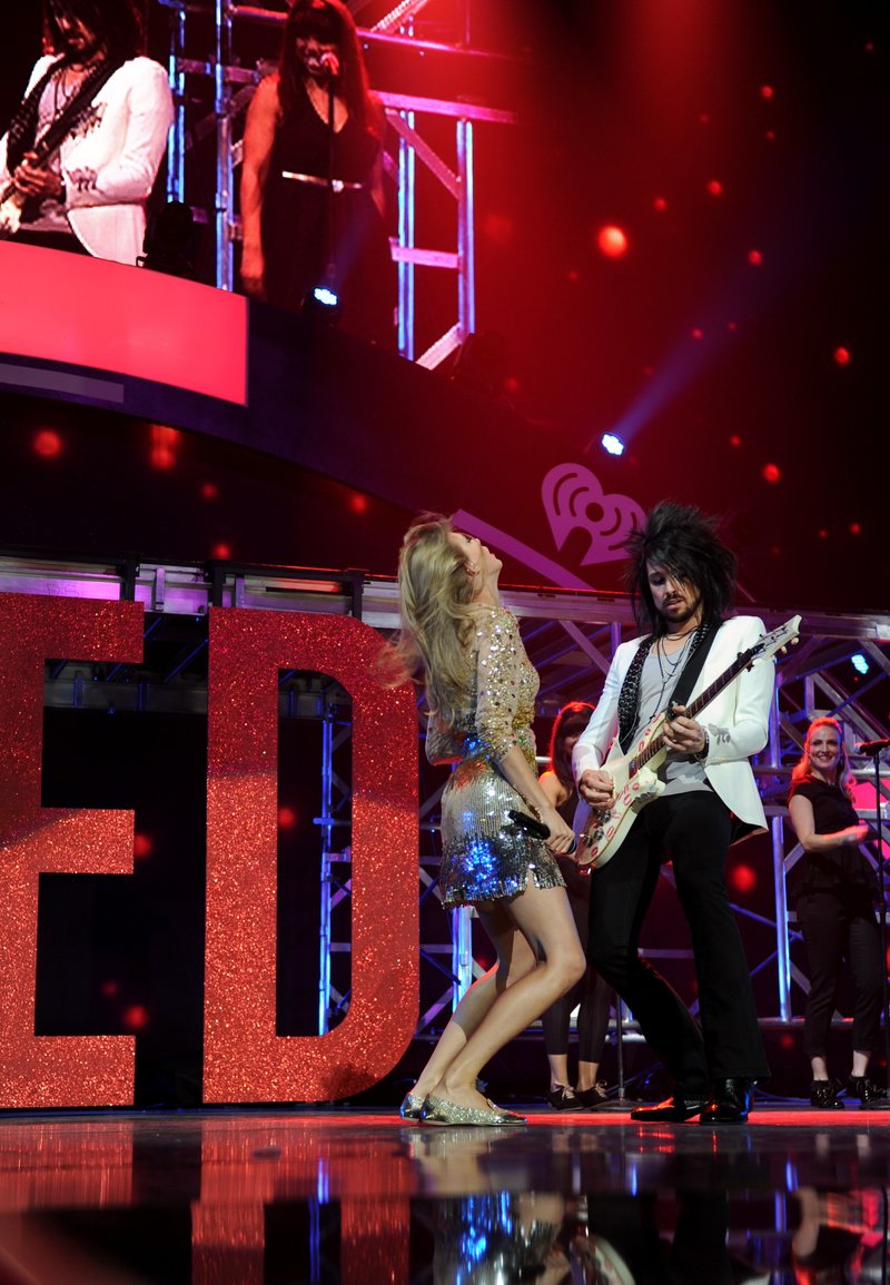 Taylor Swift — September 22 - iHeartRadio Music Festival — photo 19