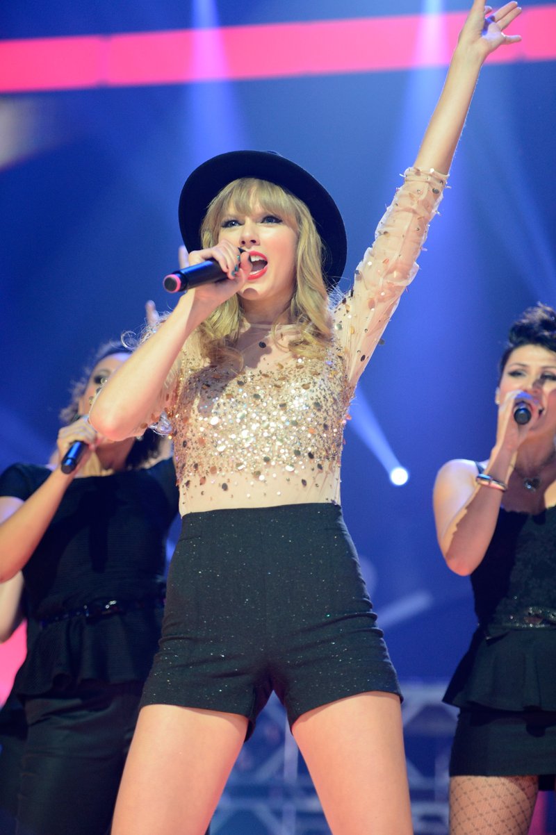 Taylor Swift — September 22 - iHeartRadio Music Festival — photo 28
