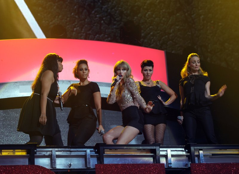 Taylor Swift — September 22 - iHeartRadio Music Festival — photo 83