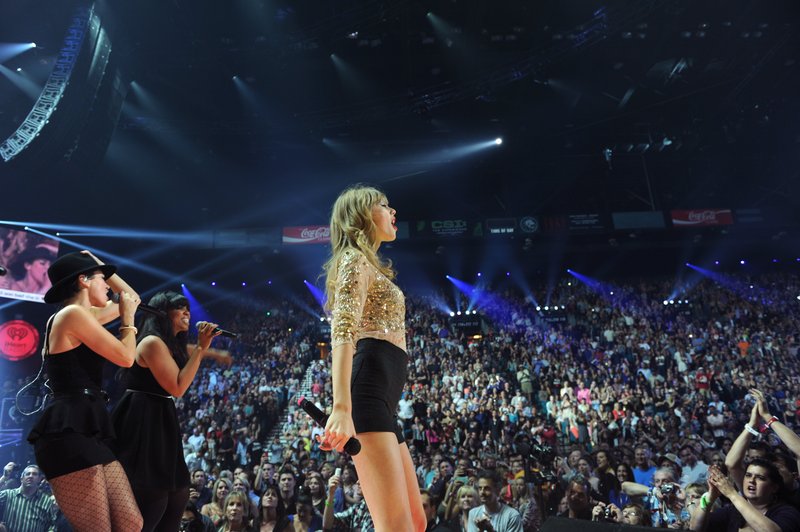 Taylor Swift — September 22 - iHeartRadio Music Festival — photo 94