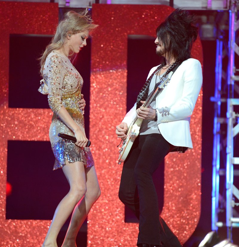 Taylor Swift — September 22 - iHeartRadio Music Festival — photo 111