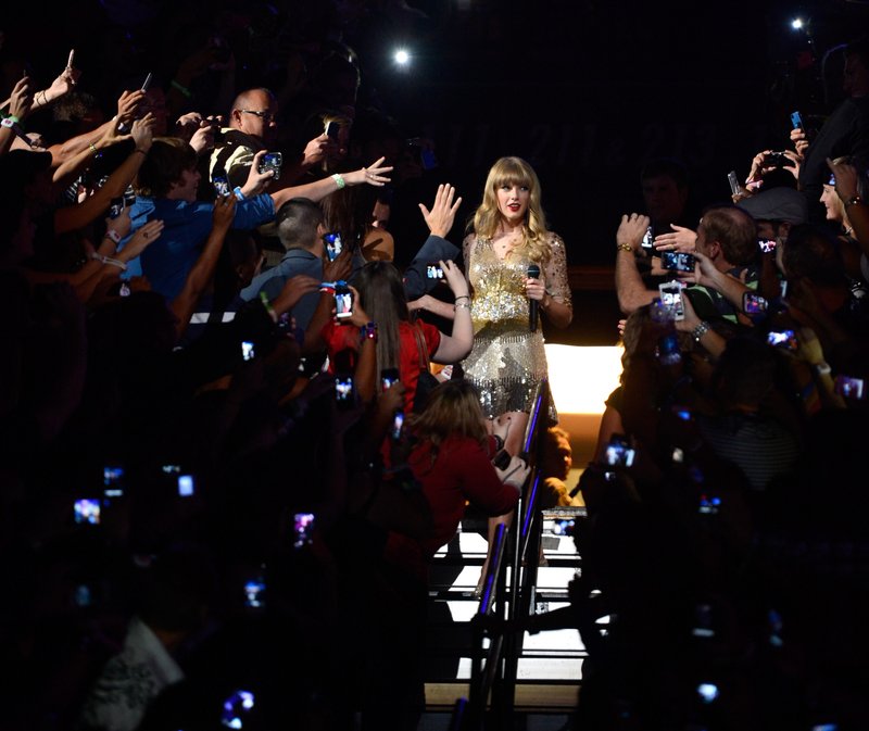 Taylor Swift — September 22 - iHeartRadio Music Festival — photo 124