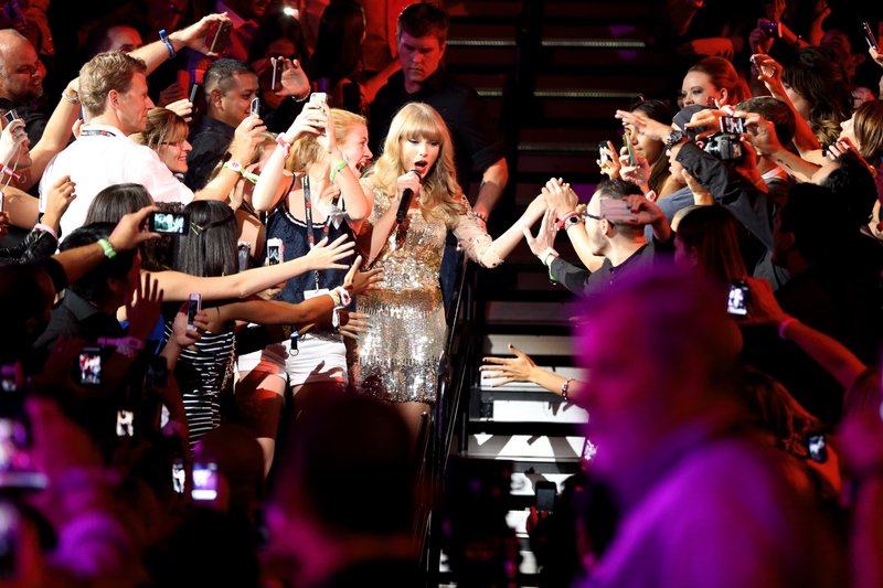 Taylor Swift — September 22 - iHeartRadio Music Festival — photo 129