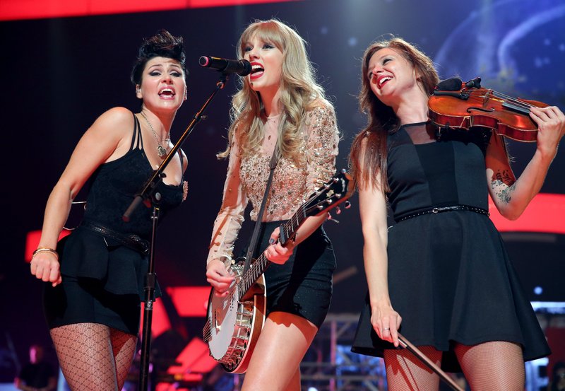 Taylor Swift — September 22 - iHeartRadio Music Festival — photo 154