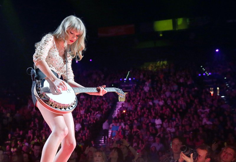 Taylor Swift — September 22 - iHeartRadio Music Festival — photo 157