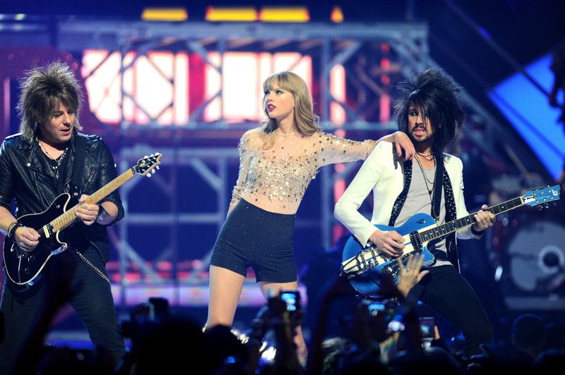 Taylor Swift — September 22 - iHeartRadio Music Festival — photo 189