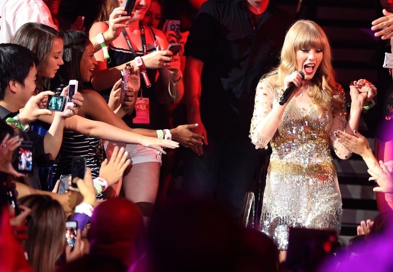 Taylor Swift — September 22 - iHeartRadio Music Festival — photo 215