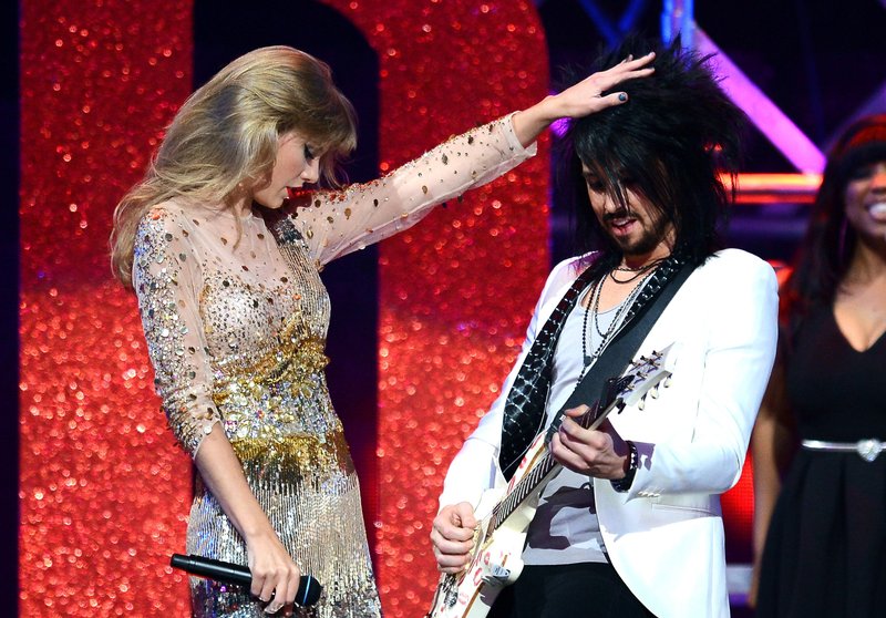 Taylor Swift — September 22 - iHeartRadio Music Festival — photo 244