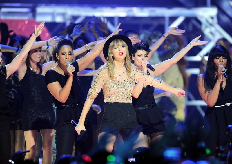 Taylor Swift — September 22 - iHeartRadio Music Festival — photo 246