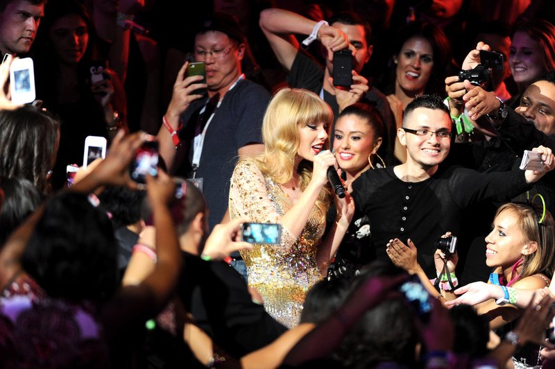 Taylor Swift — September 22 - iHeartRadio Music Festival — photo 254