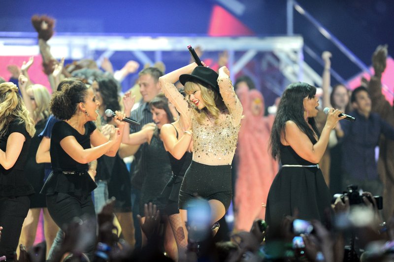 Taylor Swift — September 22 - iHeartRadio Music Festival — photo 256