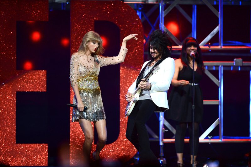 Taylor Swift — September 22 - iHeartRadio Music Festival — photo 257
