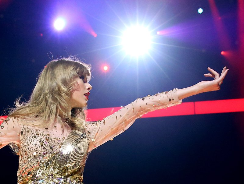Taylor Swift — September 22 - iHeartRadio Music Festival — photo 258