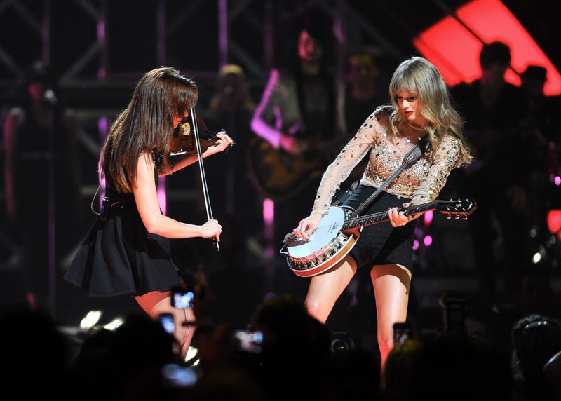 Taylor Swift — September 22 - iHeartRadio Music Festival — photo 261
