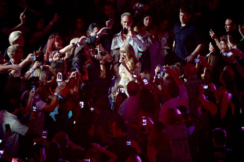 Taylor Swift — September 22 - iHeartRadio Music Festival — photo 265
