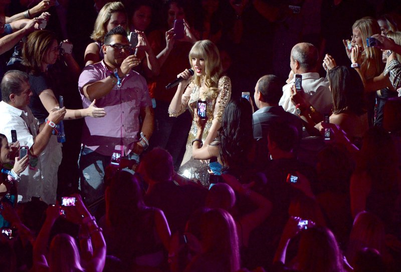 Taylor Swift — September 22 - iHeartRadio Music Festival — photo 268