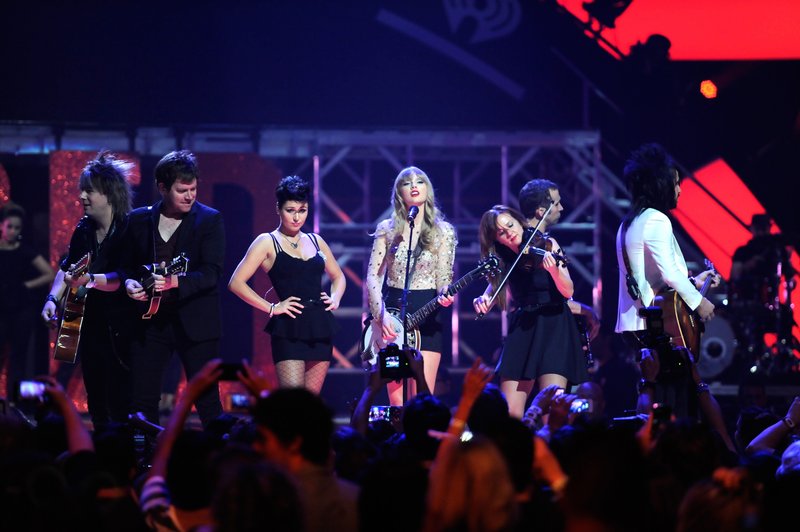 Taylor Swift — September 22 - iHeartRadio Music Festival — photo 282