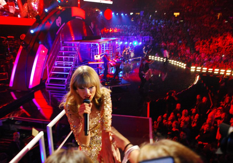 Taylor Swift — September 22 - iHeartRadio Music Festival — photo 288