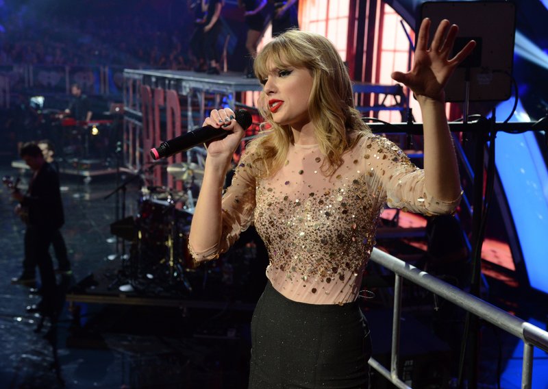 Taylor Swift — September 22 - iHeartRadio Music Festival — photo 289