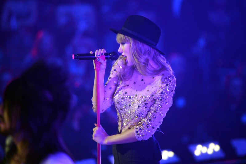 Taylor Swift — September 22 - iHeartRadio Music Festival — photo 290