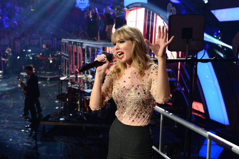 Taylor Swift — September 22 - iHeartRadio Music Festival — photo 291