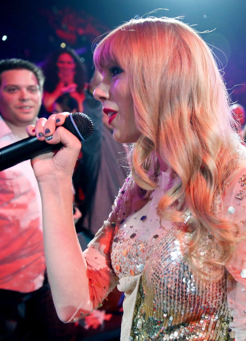 Taylor Swift — September 22 - iHeartRadio Music Festival — photo 298