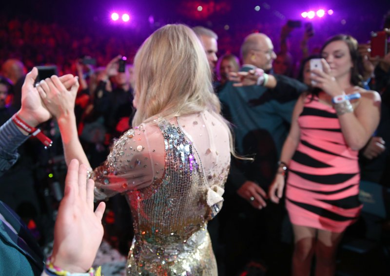 Taylor Swift — September 22 - iHeartRadio Music Festival — photo 299