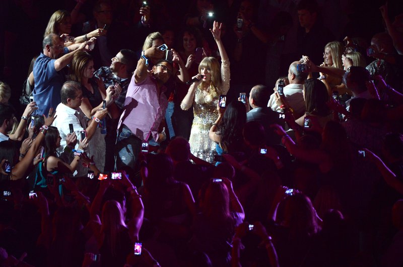 Taylor Swift — September 22 - iHeartRadio Music Festival — photo 305