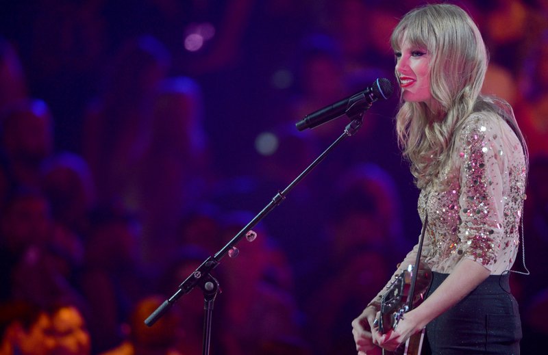 Taylor Swift — September 22 - iHeartRadio Music Festival — photo 313