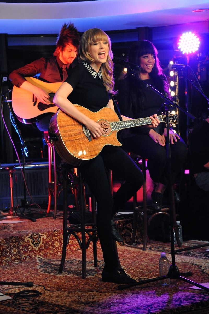 Taylor Swift — January 28 - Live on the Seine — photo 3