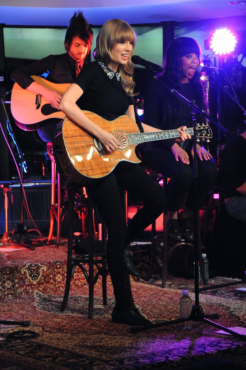 Taylor Swift — January 28 - Live on the Seine — photo 4