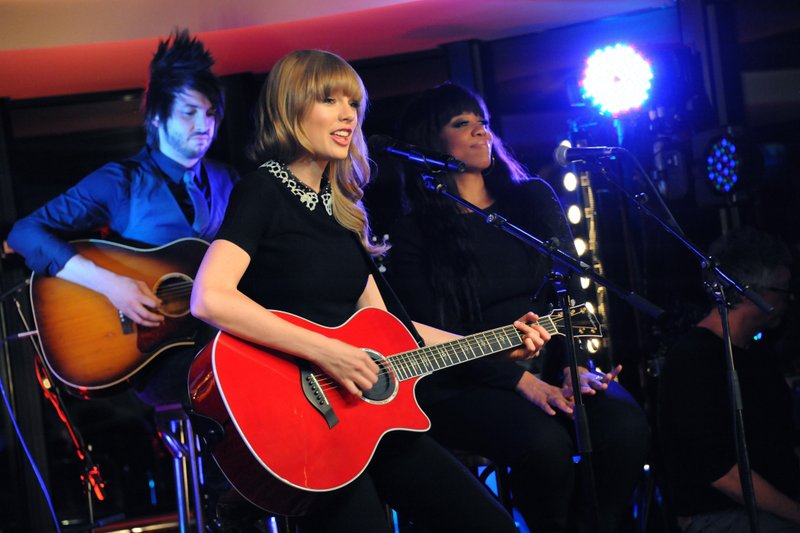 Taylor Swift — January 28 - Live on the Seine — photo 8