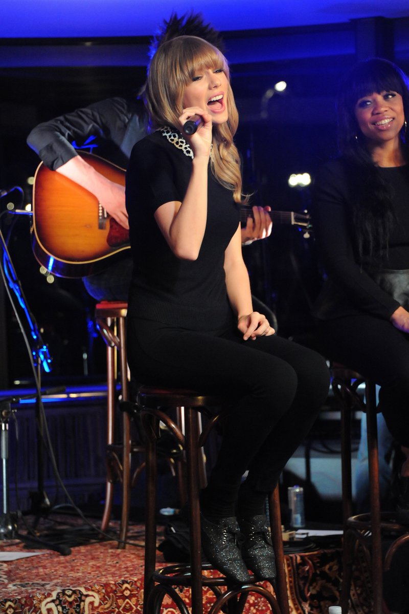 Taylor Swift — January 28 - Live on the Seine — photo 11