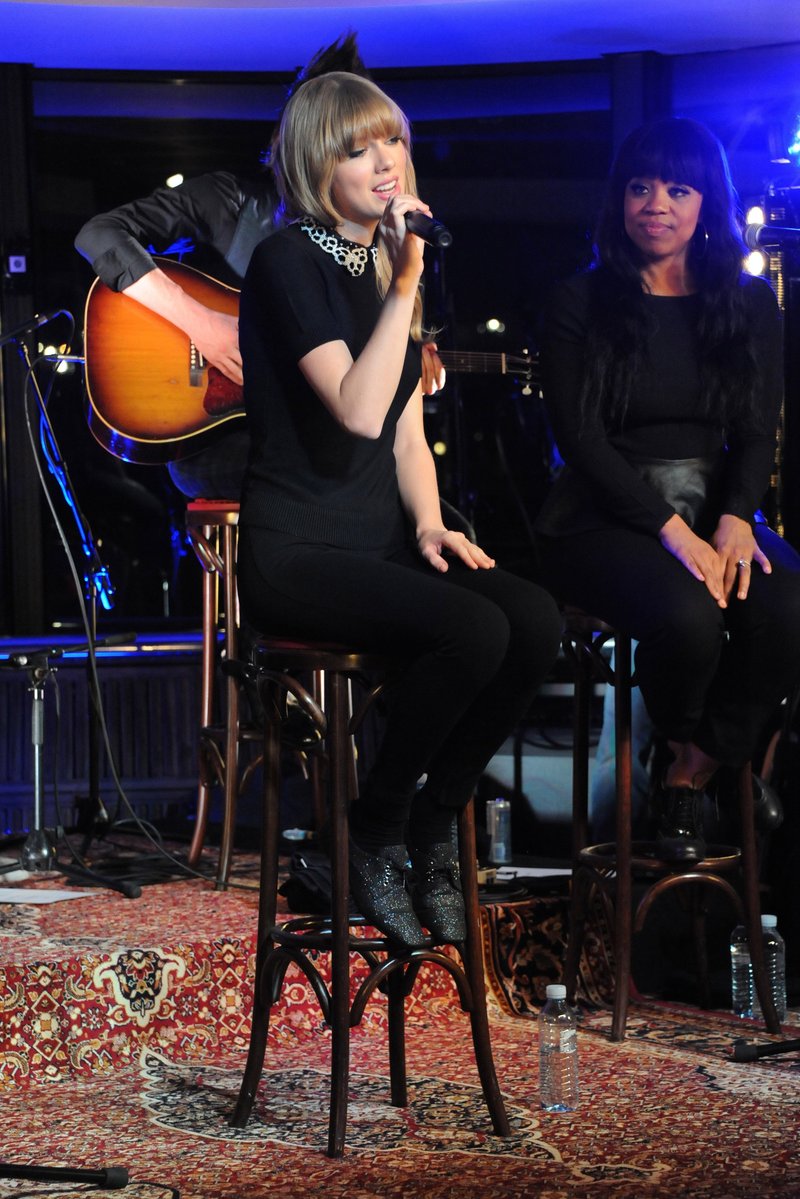 Taylor Swift — January 28 - Live on the Seine — photo 12