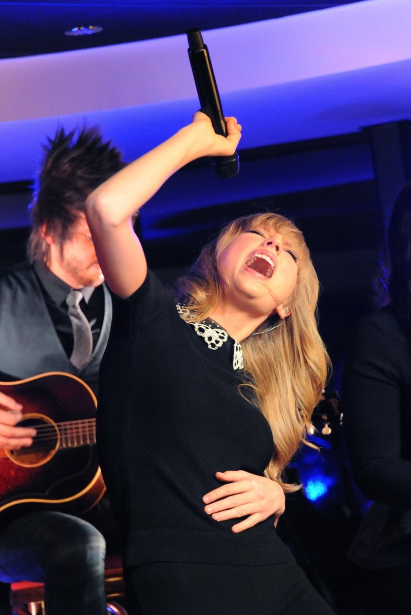 Taylor Swift — January 28 - Live on the Seine — photo 13