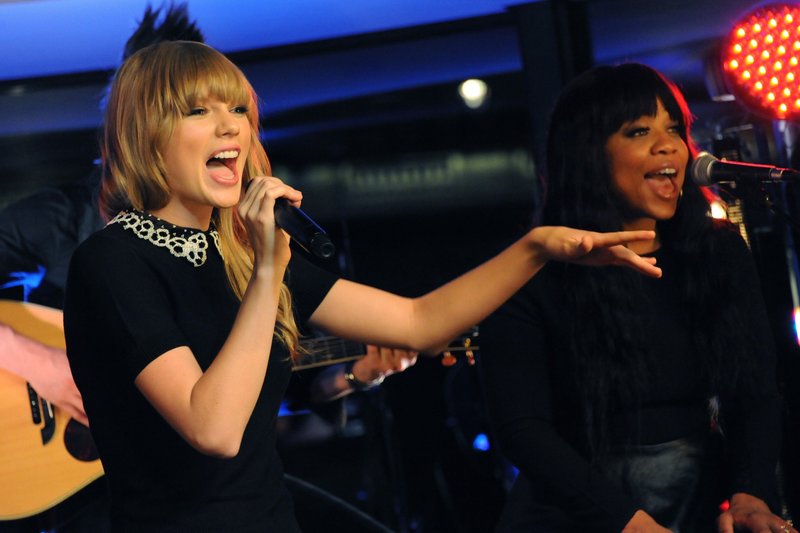 Taylor Swift — January 28 - Live on the Seine — photo 19
