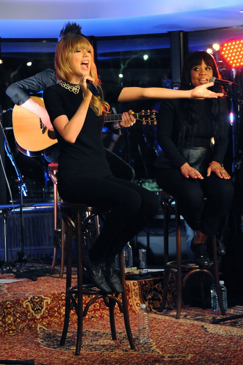 Taylor Swift — January 28 - Live on the Seine — photo 21