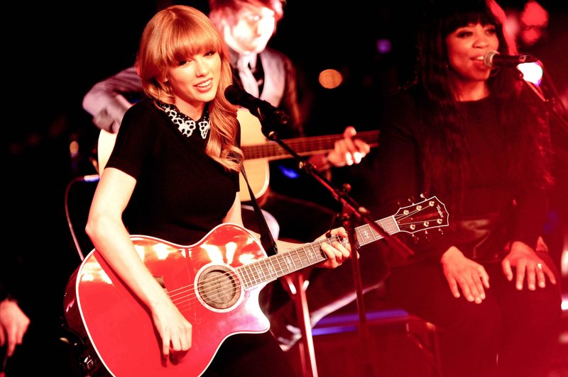 Taylor Swift — January 28 - Live on the Seine — photo 23