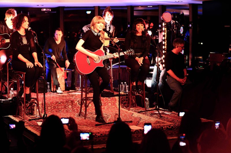 Taylor Swift — January 28 - Live on the Seine — photo 32