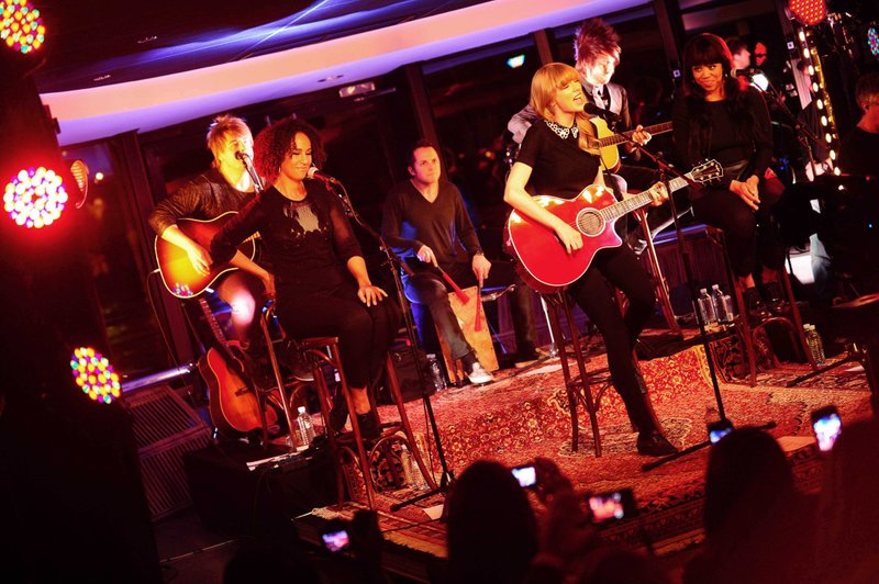 Taylor Swift — January 28 - Live on the Seine — photo 34