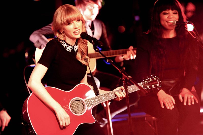 Taylor Swift — January 28 - Live on the Seine — photo 35