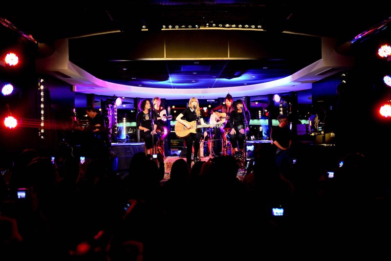Taylor Swift — January 28 - Live on the Seine — photo 44