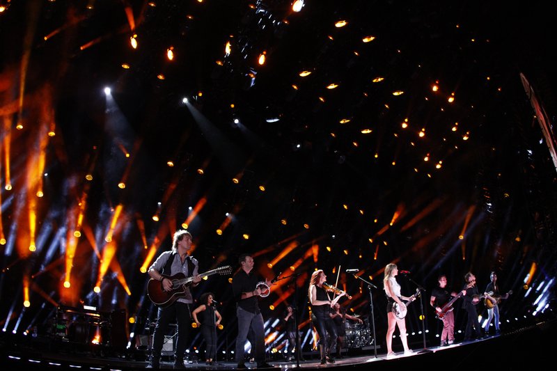 Taylor Swift — June 6 - CMA Music Festival — photo 4
