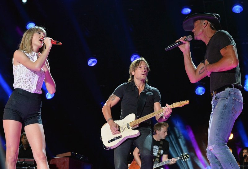 Taylor Swift — June 6 - CMA Music Festival — photo 6