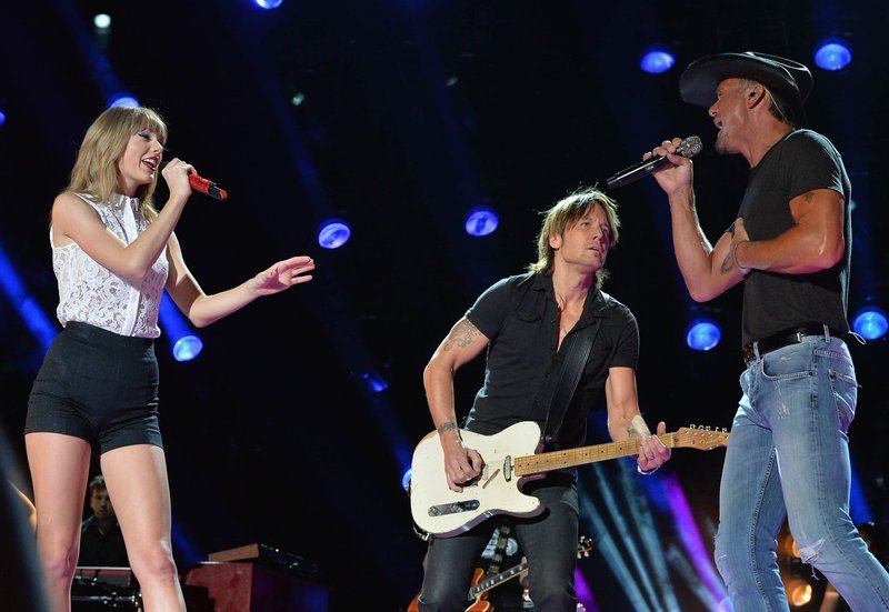 Taylor Swift — June 6 - CMA Music Festival — photo 7