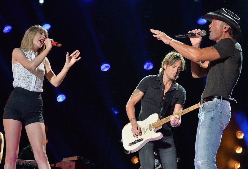 Taylor Swift — June 6 - CMA Music Festival — photo 8