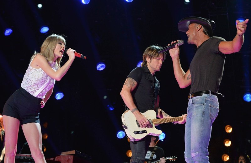 Taylor Swift — June 6 - CMA Music Festival — photo 12