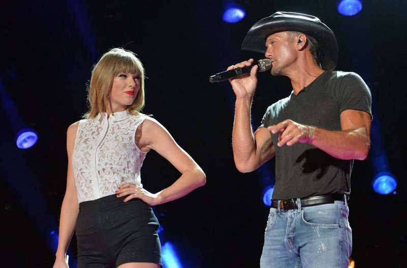Taylor Swift — June 6 - CMA Music Festival — photo 13